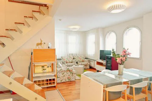 GOLF Queen MARIA Apartment Home2Host