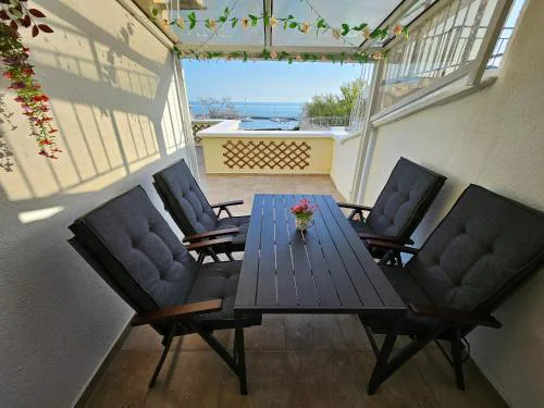 Exotic Sea-View Apartment