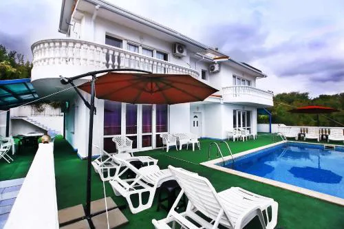 Luxury Villa Italiana with LargePanoramicSeaview and Private Pool