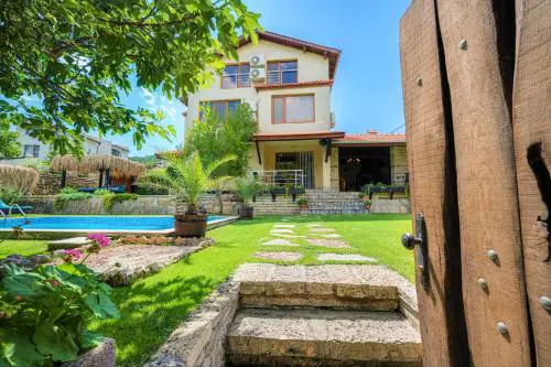 Villa Komitata-Pool and Jacuzzi