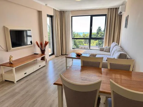 White Rock Castle Apartments - Pool & SPA