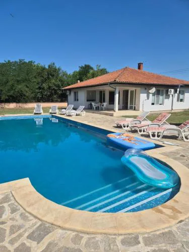House with pool near Balchik