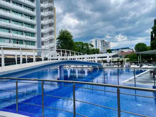 Grand Hotel Nirvana - All Inclusive & Free Beach Access