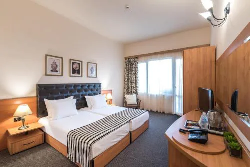 Lotus Family Hotel - Free Parking