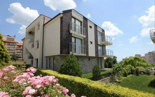 Seaside Garden Apartment with 2 BR for up to 5 pax