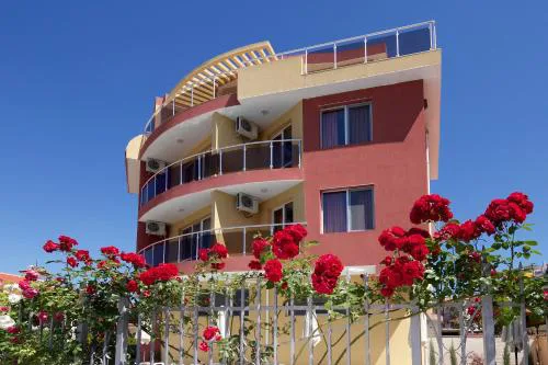 Sunny Flower Family Hotel