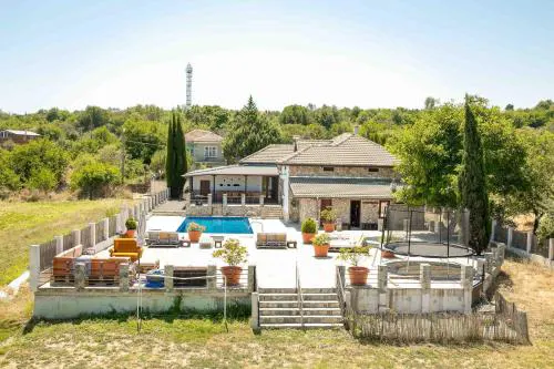 Luxury, private pool, sauna, beach!