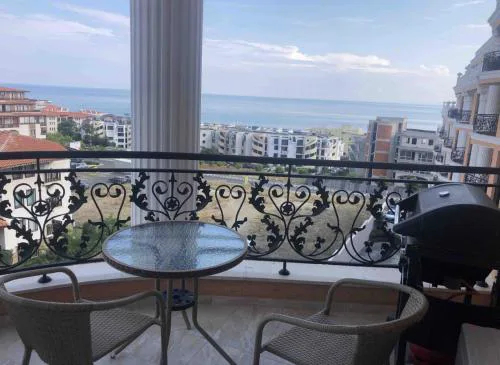 Amazing apartment facing the sea