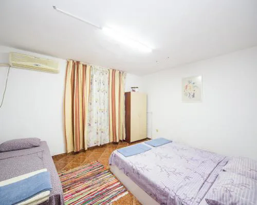 Basic flat Han Krum Str