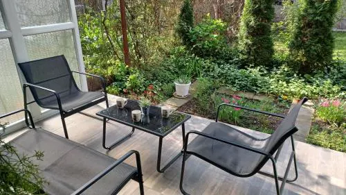 City Center Apartment with a Backyard