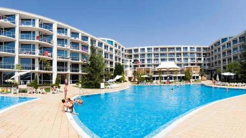 KJ Apartments - SwimmingPool - 3 Min From the Beach