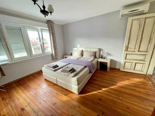 'Sea South' Apartment, Super Central, Vintage Style, 1BDR