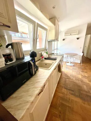 'Shell' Flat in the Top Center