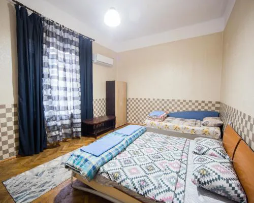 The Square - Old Flat with 2 bedrooms, 1st fl