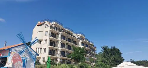Вила Лазурен бряг
