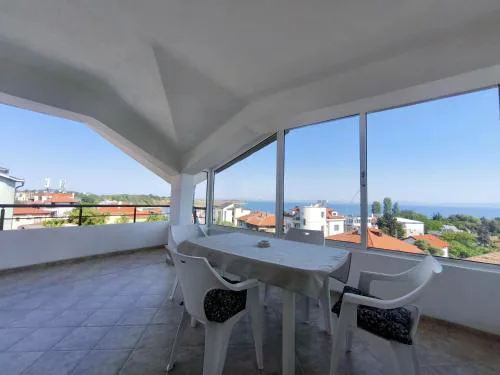 Yanevi Apartments
