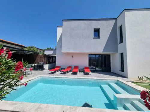 villa Amethyst, private pool with heating and salt water