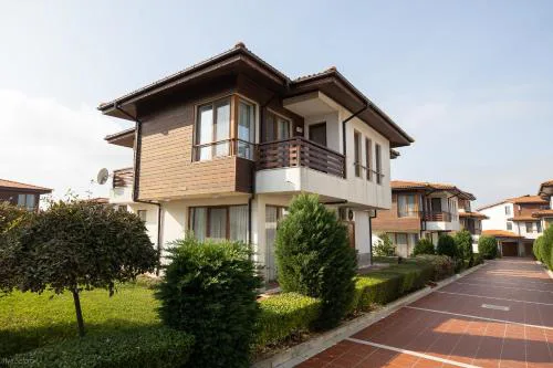 Villas in Complex Trakiyskiy Bryag