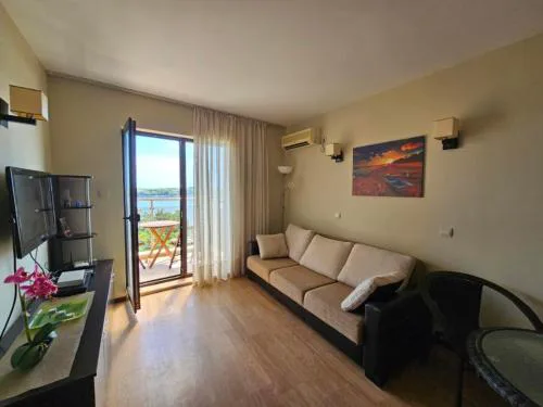 NESTINARKA BEACH SEAVIEW APARTMENT