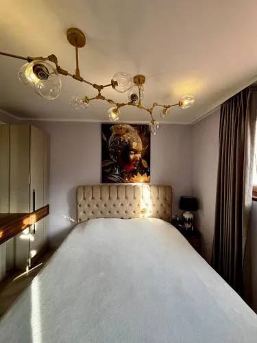 Golden Nest B25