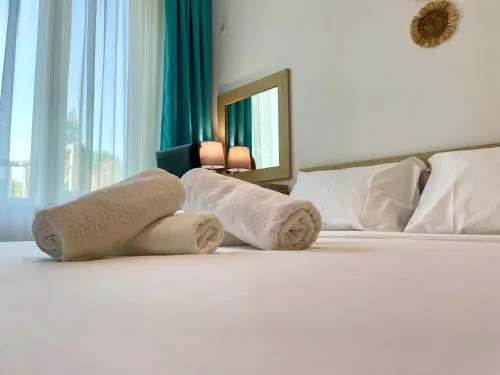 Budget First Sea Line Apt. FLORA