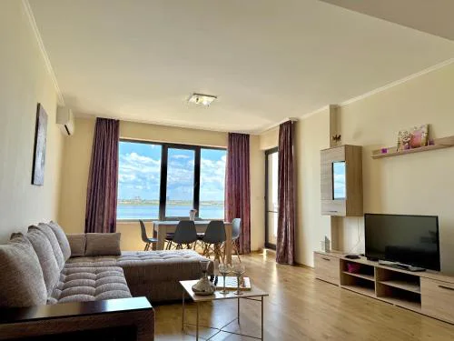 Cosher Gardenia Palace Apt 6 Free Parking