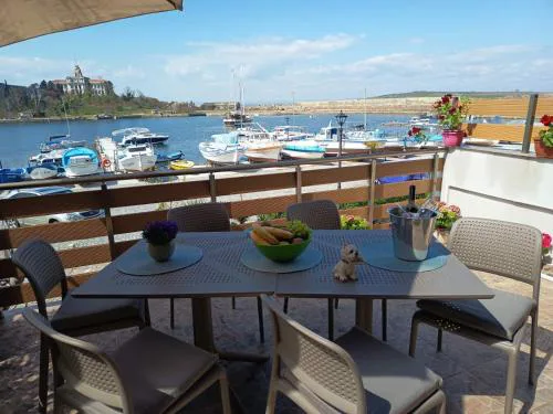 Cozi 2BD Apartment with Sea View in the Old Town of Sozopol