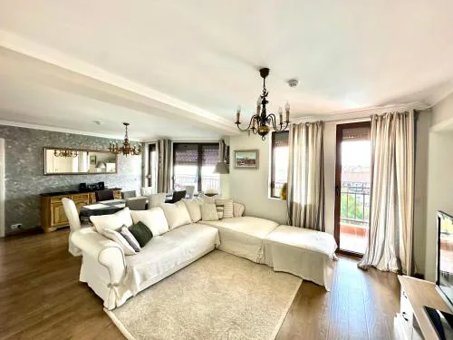 Luxury 3-BR apartment & sky terrace