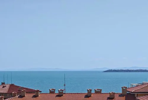 neues Luxus-Apartment mit Meerblick und Balkon