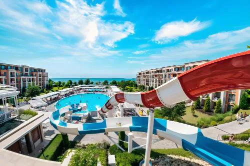 Premier Fort Beach Apartment with Pool & Sea View