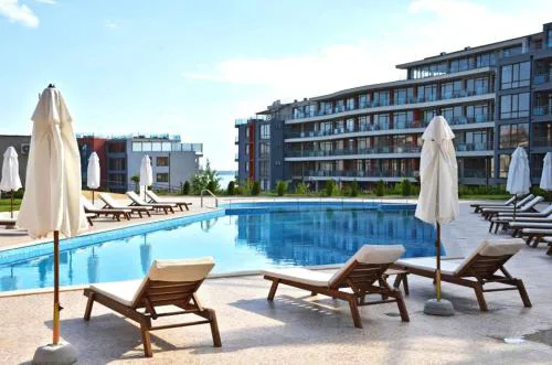Sun Wave Sea and Pool View