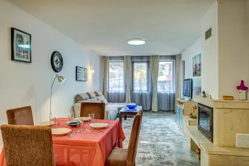 Bright and Spacious 2-BDR Apartment with Balcony by Flat Mаnager