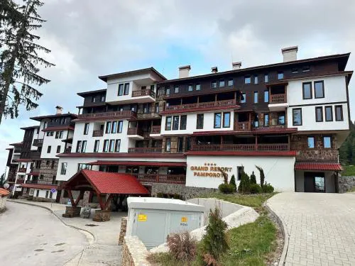 Апартаменты Гранд Ризорт с камином и видом на лес