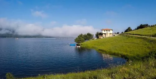 Divna Forest & Lake House