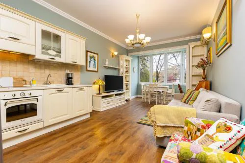 1BR Apartment in the Center with Free Street Parking and Designated Workspace
