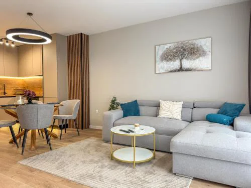 2BR Apartment in a Modern Complex with free Street Parking