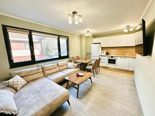 Centralside Retreat with Free Parking Spot