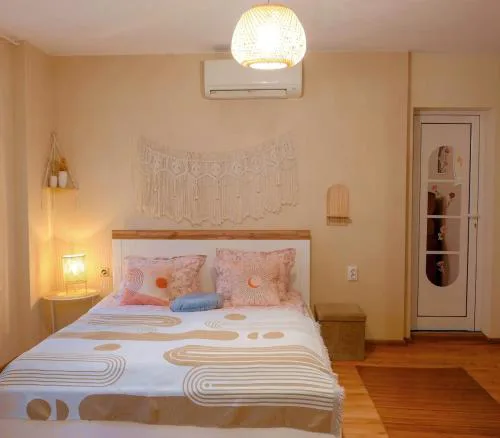 Dream Hill Nest-Boho Vintage Hideaway