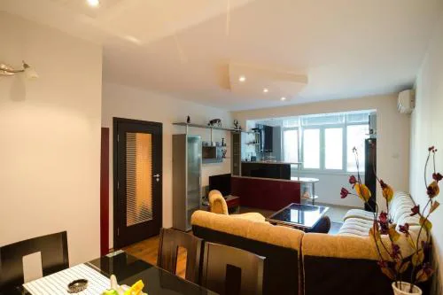 Kapana Comfy 2BR Apartment in Top Center