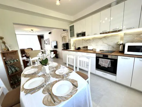MirrArt House - Просторен луксозен апартамент - 3 спални - 2 бани - Топ център