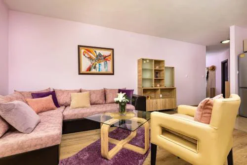 Spacious Central Apt by Stefanie / close to MU