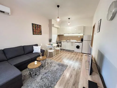 Sunlight Suite - free private parking - central