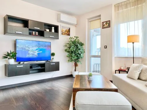 Sunny & Cozy Apartment for 4 Guests & Free Parking