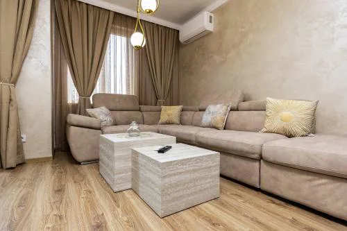 Sunny Modern 1BR Retreat with Cozy Balcony