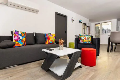 Top-Floor Flat with Balcony by Flat Manаger