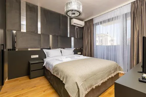 Two-Bedroom Apartments with Free Private Parking and 6min to Center