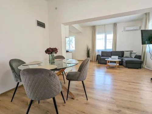 2BDRM Peaceful Escape with Free Parking