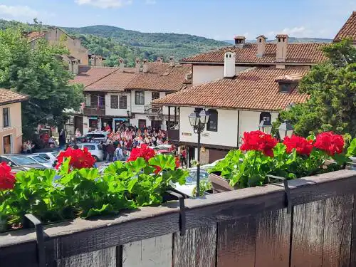 LAZARA Guest House