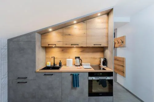 Urban Five #3 - Stylish One-bedroom apartments with Kitchen & Parking