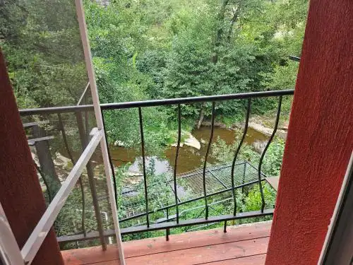 Стаи до реката